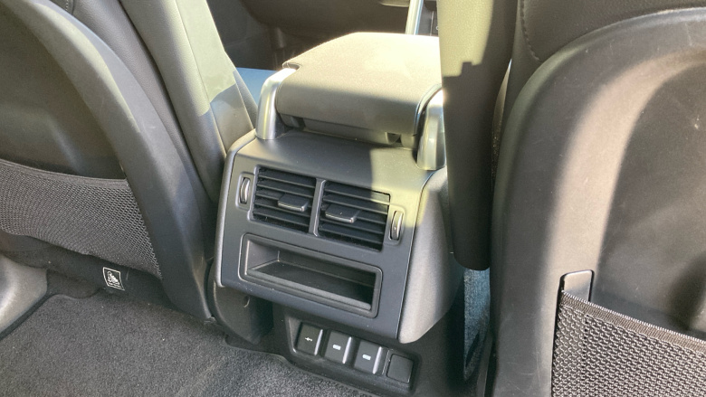 Land Rover Discovery 3.0 D300 Dynamic SE 5dr Auto Diesel Station Wagon